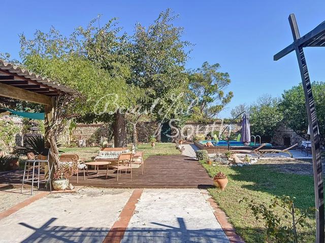 Mas Scinde En Deux Habitations Avec Jardin Et Piscine, Perpi. 307m² Perpignan