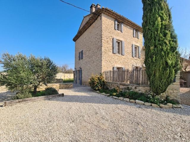 Mas Sur Terrain Avec Piscine A L'isle Sur Sorgue 203m² L'Isle sur la Sorgue