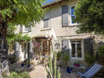 Mas Provençal du XVIIIe siècle avec Chapelle aménagée en gît. 209m² Boulbon