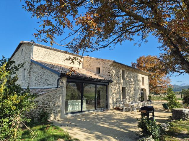 Mas provençal rénové avec vue panoramique 420m² Puy Saint Martin