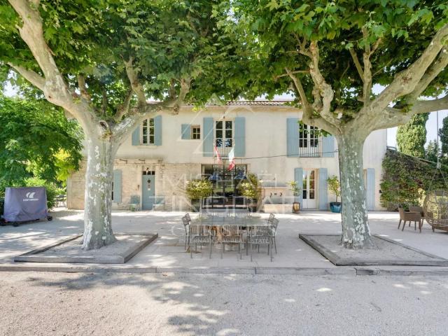 Mas Provençal rénové proche de Saint Rémy de Provence 320m² Eyragues
