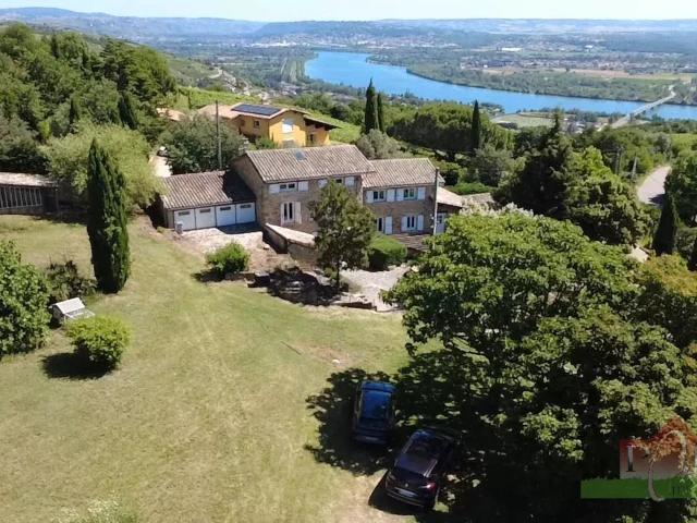 Mas Provençale T6 de 200m² dans cadre unique
