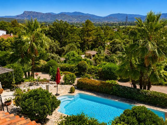 Mas Provencal 5 Pieces 240 m2 Terrain 8000 m2 La Motte 240m² La Motte