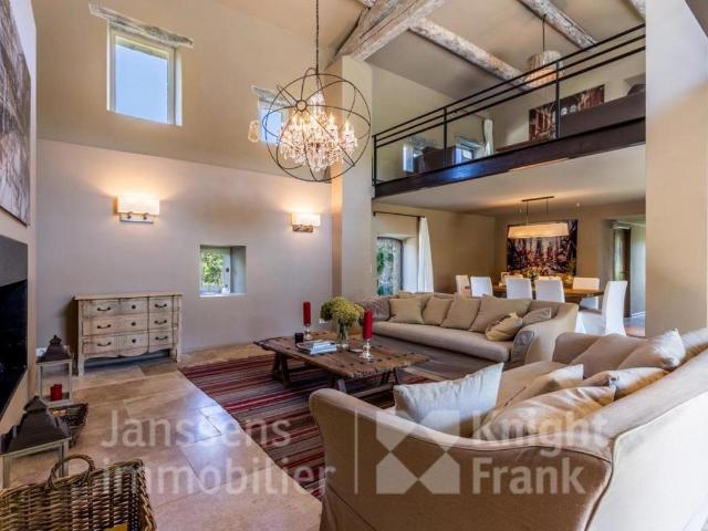 Mas rénové avec grand terrain et piscine à vendre à Bonnieux 362m² Bonnieux