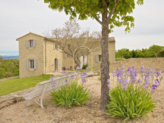 Mas rénové avec piscine et vue panoramique à vendre en campa. 200m² Bonnieux