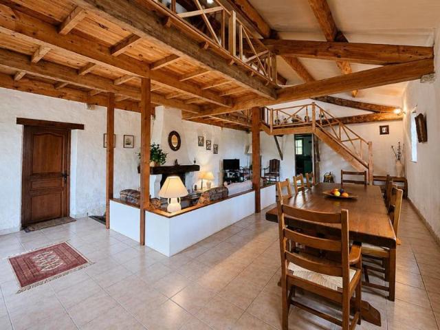 Mas RIBAUTE LES TAVERNES avec terrain plat de 11000 m²