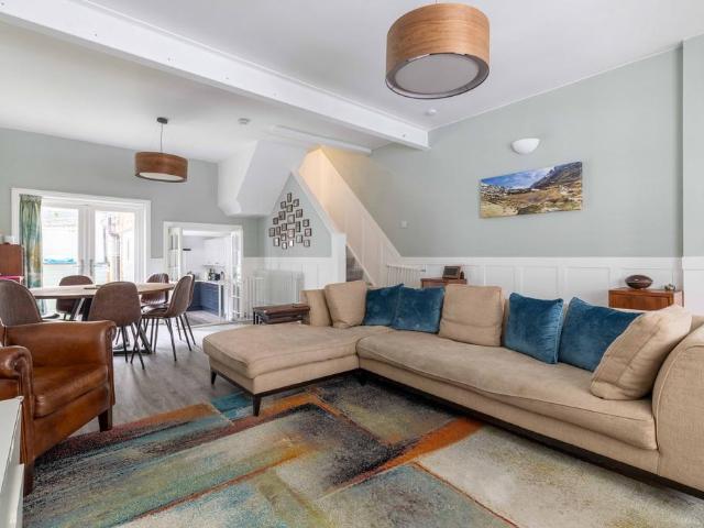 Mascotte Road, Putney, Wandsworth, SW15 4 bed house to rent £6,000 pcm £1,385 pw