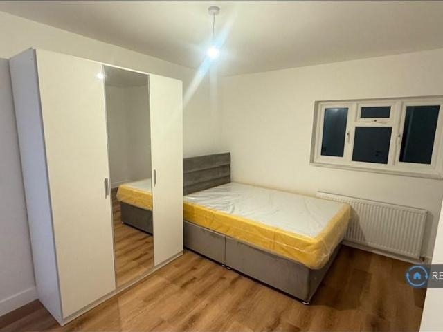 Masefield Avenue, Stanmore, HA7 1 bed in a house share to rent £1,000 pcm £231 pw