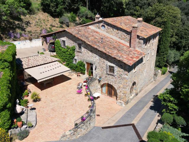 Masía 6 dormitorios 720 m2