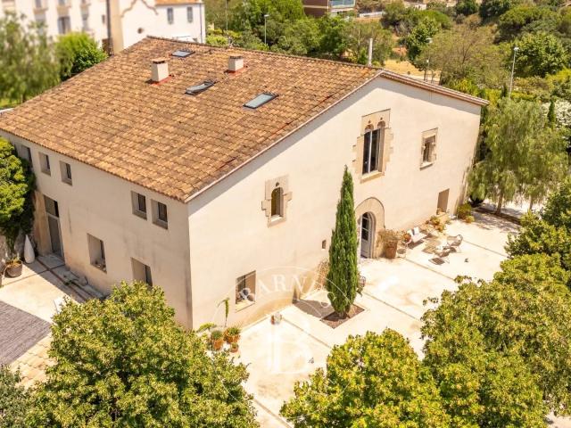 Masía catalana en venta en Tiana | Costa de Barcelona 689m² Tiana