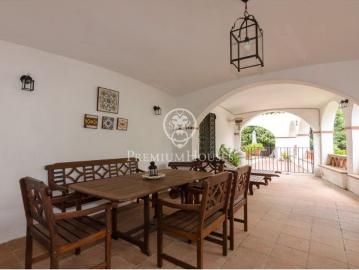 Masía céntrica en venta en Orrius, con negocio en funcionamiento hostelería