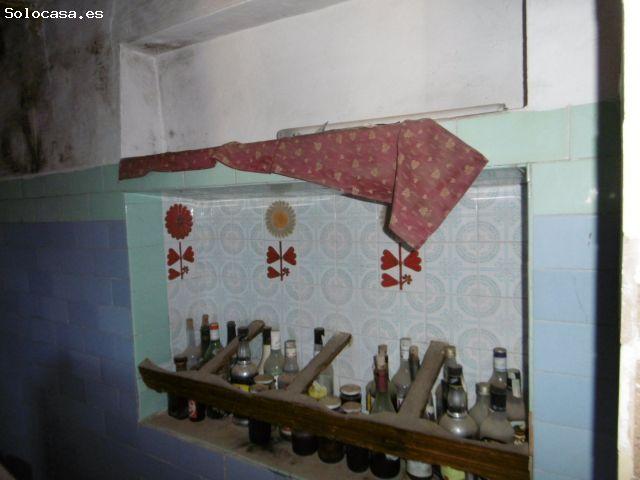 MASIA CON ALMACENES CEN UNA FINCA DE 10 HECTAREAS