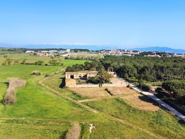 MASIA CON ENCANTO A REHABILITAR EN BELLCAIRE DE EMPORDÀ, CERCA DE L'ESCALA