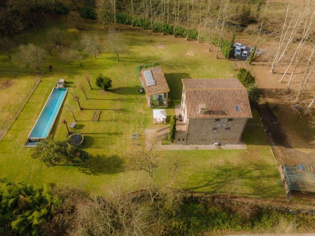 MASIA DE PIEDRA DE ALTO STANDING EN LA GARROTXA