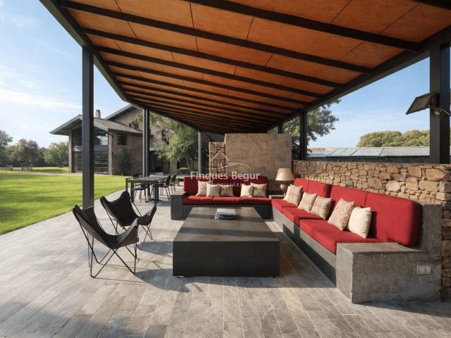 Masía del siglo Xvii restaurada con 45.000 m² de terreno en. 1008m² Forallac