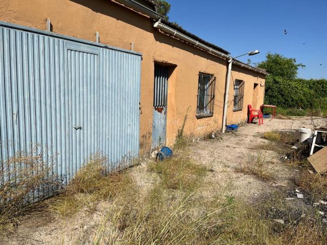 Masía en venta en Talavera de la Reina, Talavera la Nueva. FINCA RUSTICA con CASA y NAVE para reformar a 5 min de Talavera. Masías Talavera de la.