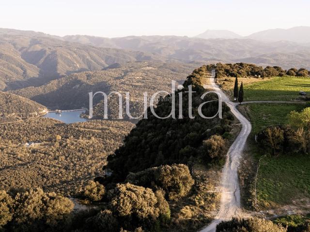 Masía en venta en Tavertet. Una finca con alma en Osona, una oportunidad singular en Barcelona. Masías.