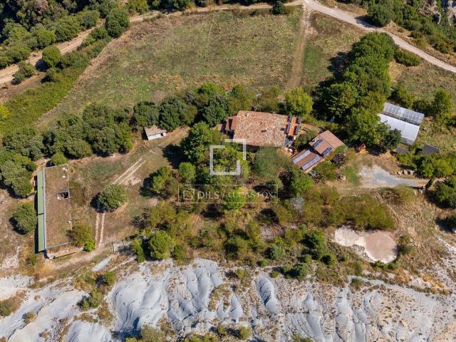 Masía en venta en Tavertet. Masía con gran potencial en venta en una ubicación excepcional sobre uno de los acantilados de Tavertet, muy cerca del pantano de. Masías.