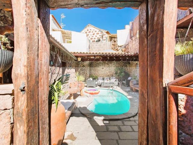 Masía en venta en Tejeda. Casa rústica Tejeda con piscina. Masías.