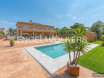 Masía en venta en Terrassa, Can Parellada. Exclusiva casa de 400 m con piscina en Can Parellada. Masías.