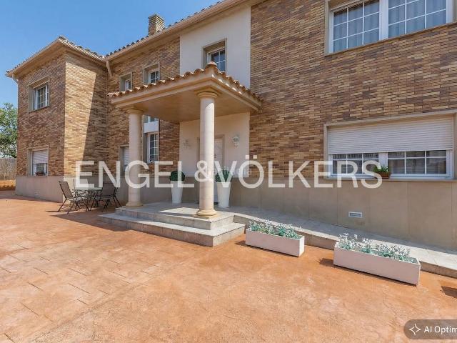 Chalet en venta en Terrassa, Can Parellada. Exclusiva casa de 400 m con piscina en Can Parellada. Chalets.