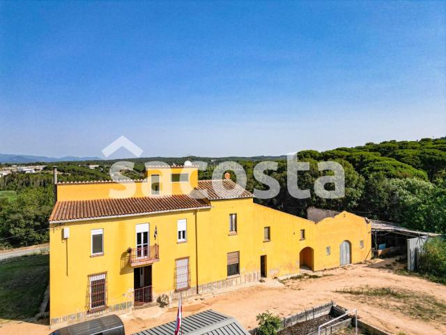 Masía en venta en Tordera, Mas Mora Sant Daniel. Masía con encanto en Tordera ideal para turismo rural o restaurante. Masías.