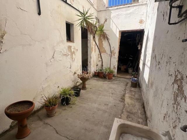 Masía en venta en Tordera, Tordera. Casa en el centro del pueblo con local comercial. Masías.