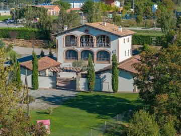 Masía en venta en Torelló. Masía del siglo XX en venta en Sant Vicenç de Torelló, Osona, Barcelona. Masías.