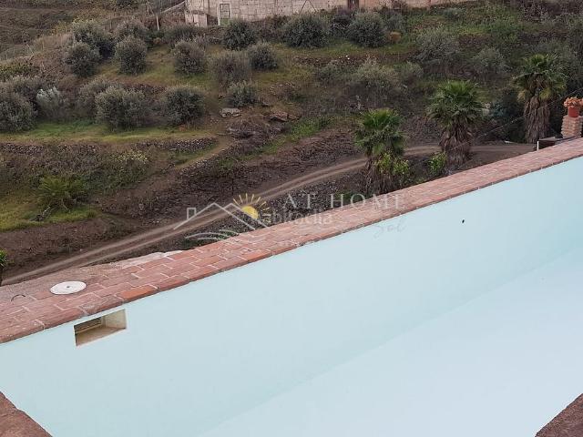 Masía en venta en Torrox, Torrox Pueblo. Cortijo 1 dormitorio alberca terreno 6000m2 Torrox. Masías.