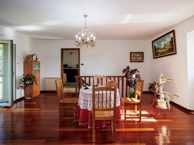 Masía en venta en Touro. Conjunto rural restaurado con hórreo en Touro. Masías.
