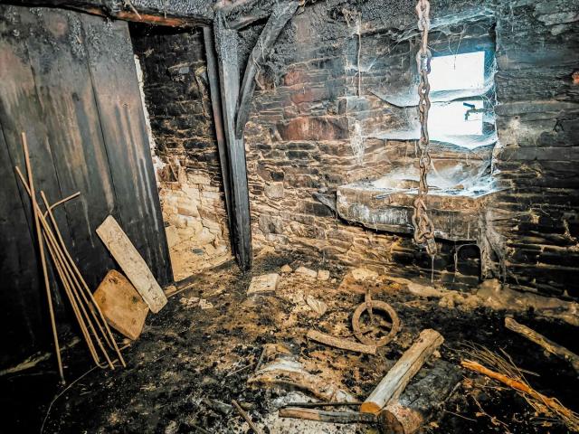 Masía en venta en Trabadelo. Se vende antigua casona de piedra en la montaña berciana. Masías.