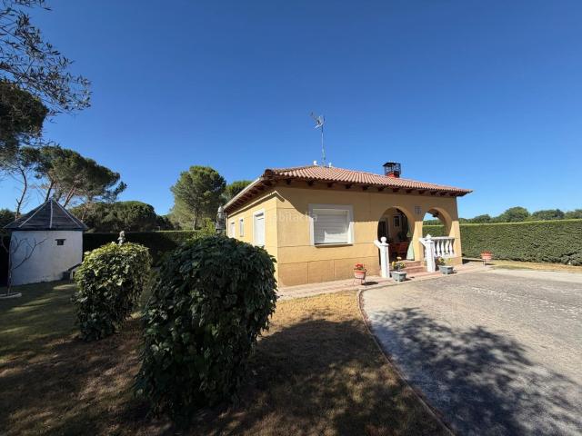 Masía en venta en Traspinedo. Panaderos Valladolid Inmobiliaria, Chalet Individual en Traspinedo con Piscina. Masías.