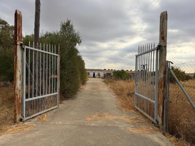Masía en venta en Trigueros. Ocasión en Trigueros! Finca rústica totalmente legalizada con excelente acceso y gran tranquilidad. Masías.