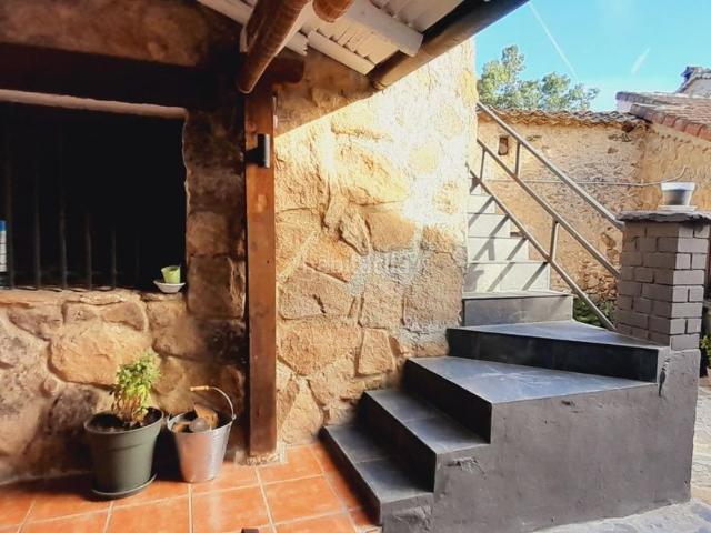 Masía en venta en Turégano. VIVIENDA UNIFAMILIAR EN SOTOSALBOS, REFORMADA ÍNTEGRAMENTE CONSTRUIDA EN MAMPOSTERÍA DE PIEDRA DE GRANITO CON TRES DORMITORIOS. Masías.