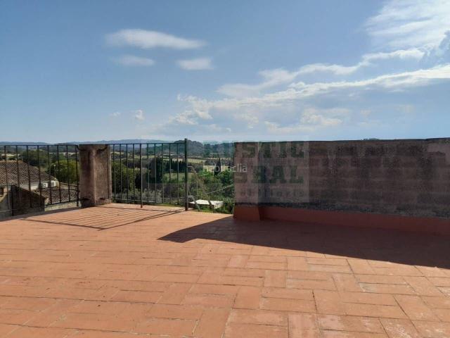 Masía en venta en Ullastret. EN VENTA CASA RÚSTICA DE TRES PLANTAS CON DOS TERRAZAS EN EL EMBLEMÁTICO PUEBLO DE ULLASTRET. Masías.