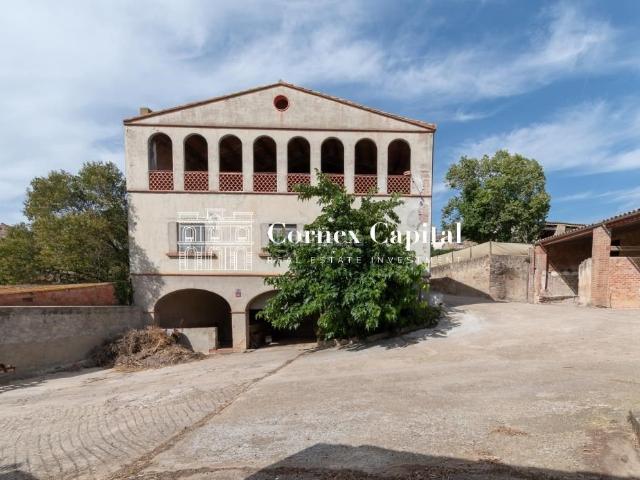 Masía en venta en Ullastret. Masías.