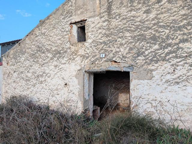 Masía en venta en Ulldecona. Casa de campo urbana de dos plantas de 87m, con finca rustica de 64.000m en Els Valentins Ulldecona Tarragona. Masías.
