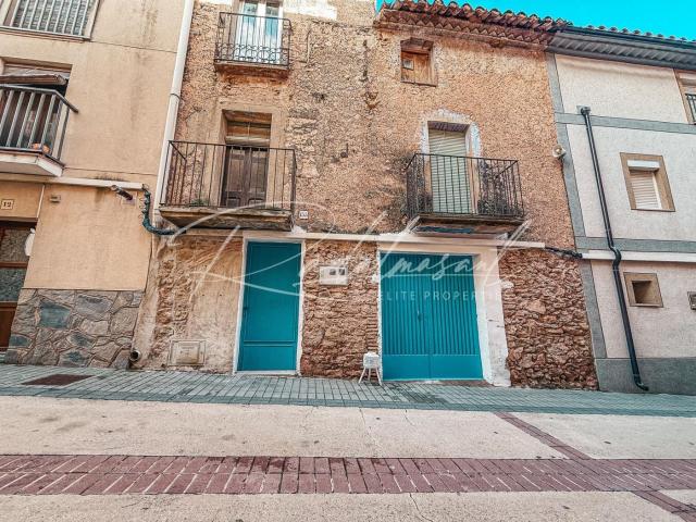 Masía en venta en Vandellòs i l´Hospitalet de l´Infant Costa Dorada. Casa de pueblo de 3 plantas en Vandellón. Masías Vandellòs i l´Hospitalet de.