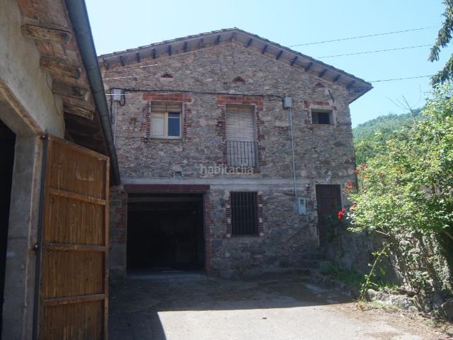Masía en venta en Vall d´en Bas La. Finca con proyecto de rehabilitación junto al río Gurn, a 7 min de Olot. Masías Vall d´en Bas.