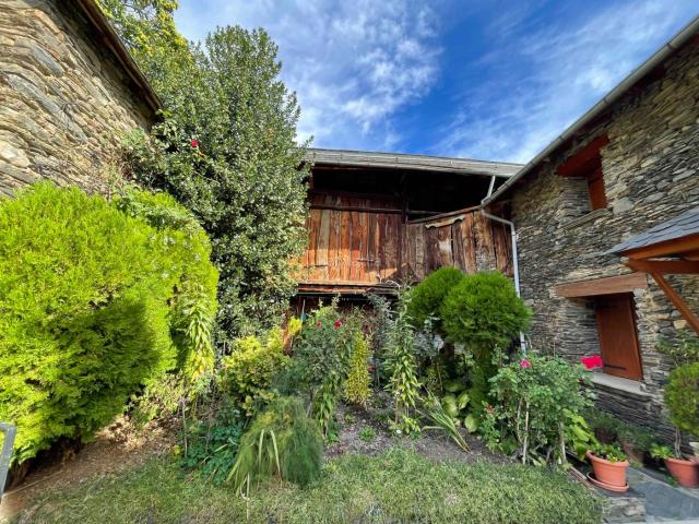 Masía en venta en Vall de Cardós Pirineos. EN VENDA GRAN CASA RÚSTICA AMB COBERT JARDI, TERRASSA I HORT. Masías Vall de.
