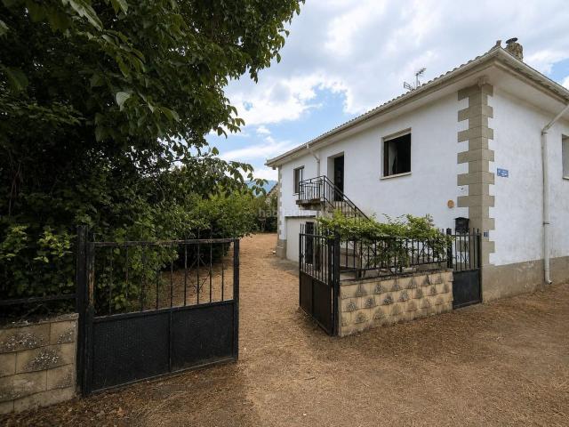 Masía en venta en Valle de Losa. Masías Valle de.
