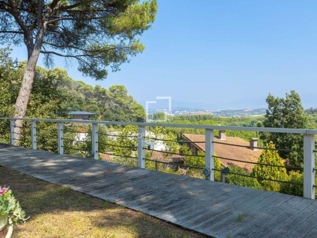 Masía en venta en Vallromanes. Casa de estilo nórdico de 3 dormitorios en venta en Vallromanes, Barcelona. Masías.