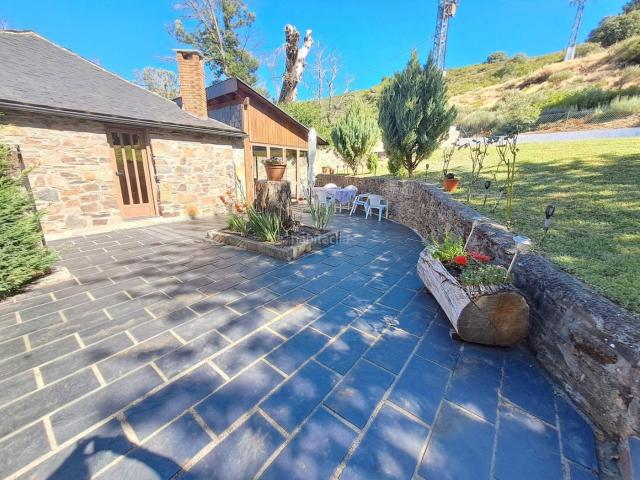 Masía en venta en Vega de Espinareda. Casa con terreno en un entorno natural. Masías Vega de.