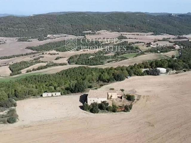 Masía en venta en calle Sense Nom, Sant Pere Sallavinera, de 800 m² 3 habitaciones por 360.000