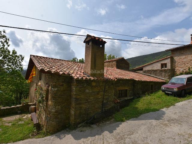 Masía en venta en Vilallonga de Ter Pirineos. Oportunidad Doble en Tregurà de Baix: Finca Ideal para Dos Familias o Inversores. Masías Vilallonga de.