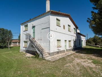 Masía en venta en Vilanova i la Geltrú, Nord Costa Dorada. Masia a reformar con gran terreno en Mas den Rafael. Masías Vilanova i la.