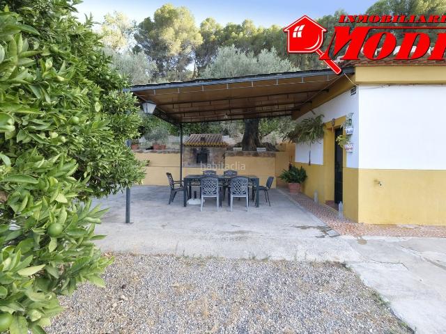 Masía en venta en Villamena. Finca rústica con cortijo de 44 m construidos según catastro. Distribuida en Salóncocina con chimenea, dormitorio y baño. Con porc. Masías.
