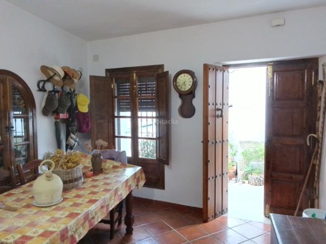 Masía en venta en Villaluenga del Rosario. CASA DE PUEBLO TRADICIONAL CON TERRAZA Y TERRENO. Masías Villaluenga del.