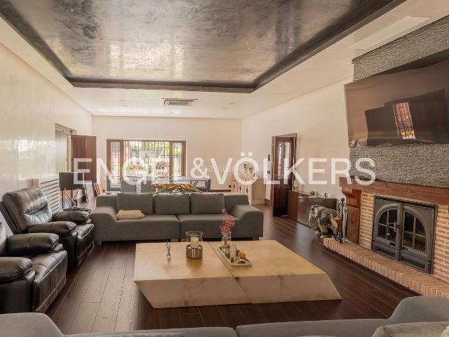 Casa en venta en Villaviciosa de Odón, El Bosque. Exceptional Villa Contemporanea en el Bosque. Casas Villaviciosa de.