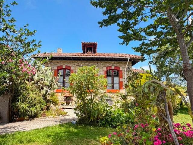 Masía en venta en Villaviciosa, Tazones Argüero. Casa de aldea de piedra en Villaviciosa. Masías.